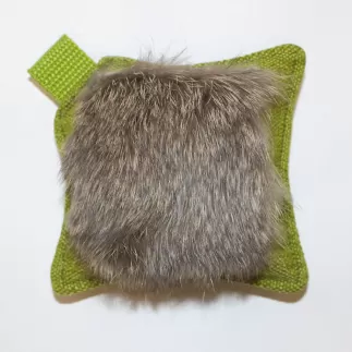 Quamy mit Kaninchenfell