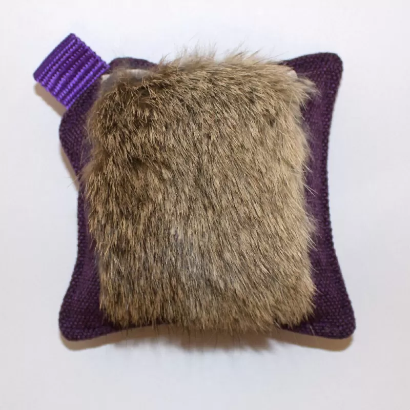 Quamy mit Kaninchenfell